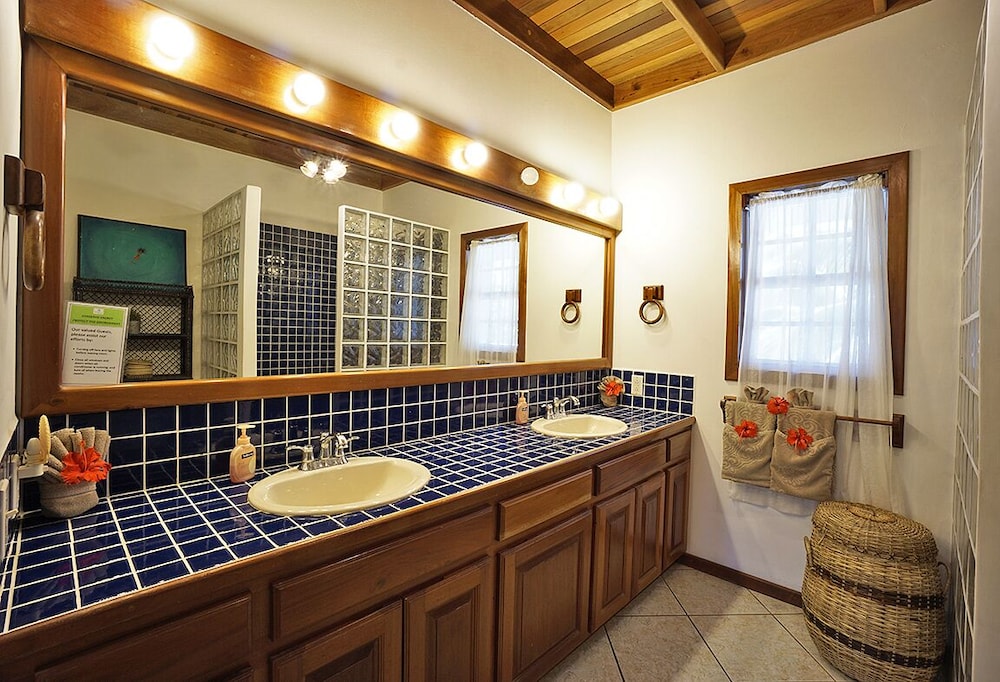 Cocotal Inn And Cabanas by null