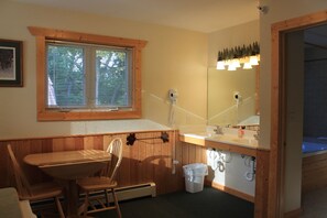 32-inch TV with digital channels, Hulu, streaming services - Viking Bay Resort & Lodge (Miltona)