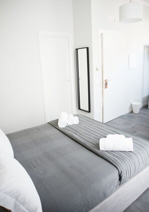 Tweepersoonskamer | 1 slaapkamer, donsdekens, een minibar, individueel gedecoreerd