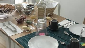 含每日全套早餐