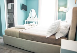 Tweepersoonskamer | 1 slaapkamer, donsdekens, een minibar, individueel gedecoreerd