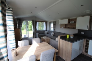 Mobile Home, 2 Bedrooms, Terrace (Granada) | Living area | Flat-screen TV - Le Cabri Resort (Duras)