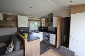 Mobile Home, 2 Bedrooms, Terrace (Granada) | Private kitchenette - Le Cabri Resort (Duras)