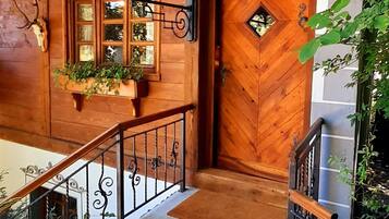 Studio Tradisional | Seprai premium, selimut bulu angsa, dan tempat tidur Select Comfort