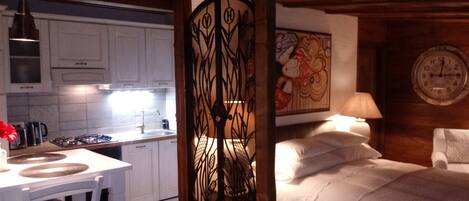 Superior Studio, 1 Queen Bed | Premium bedding, down comforters, Select Comfort beds, in-room safe