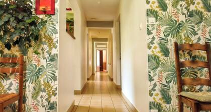 Homerez - Spacious House in Venansault with Garden and Terrace