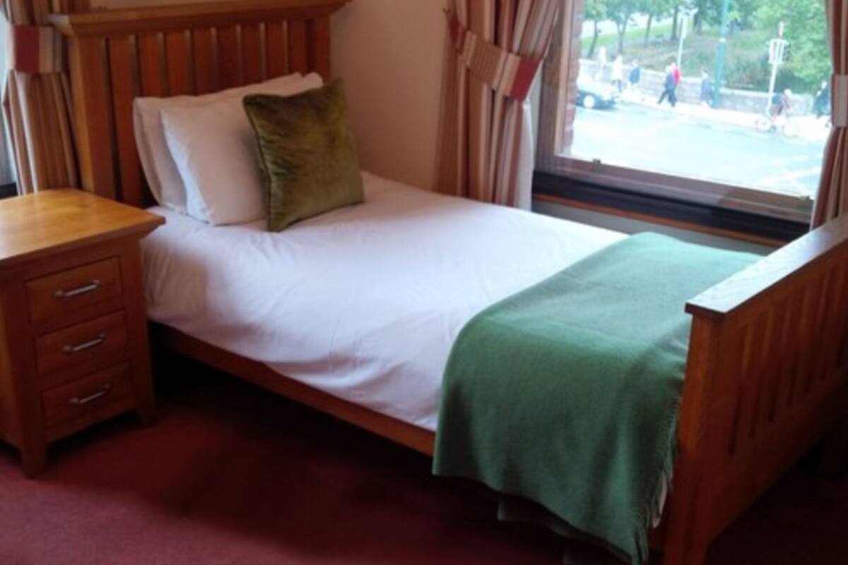 Basic Single Room, 1 Single Bed | Setrika/meja setrika, Wi-Fi gratis, dan seprai linen