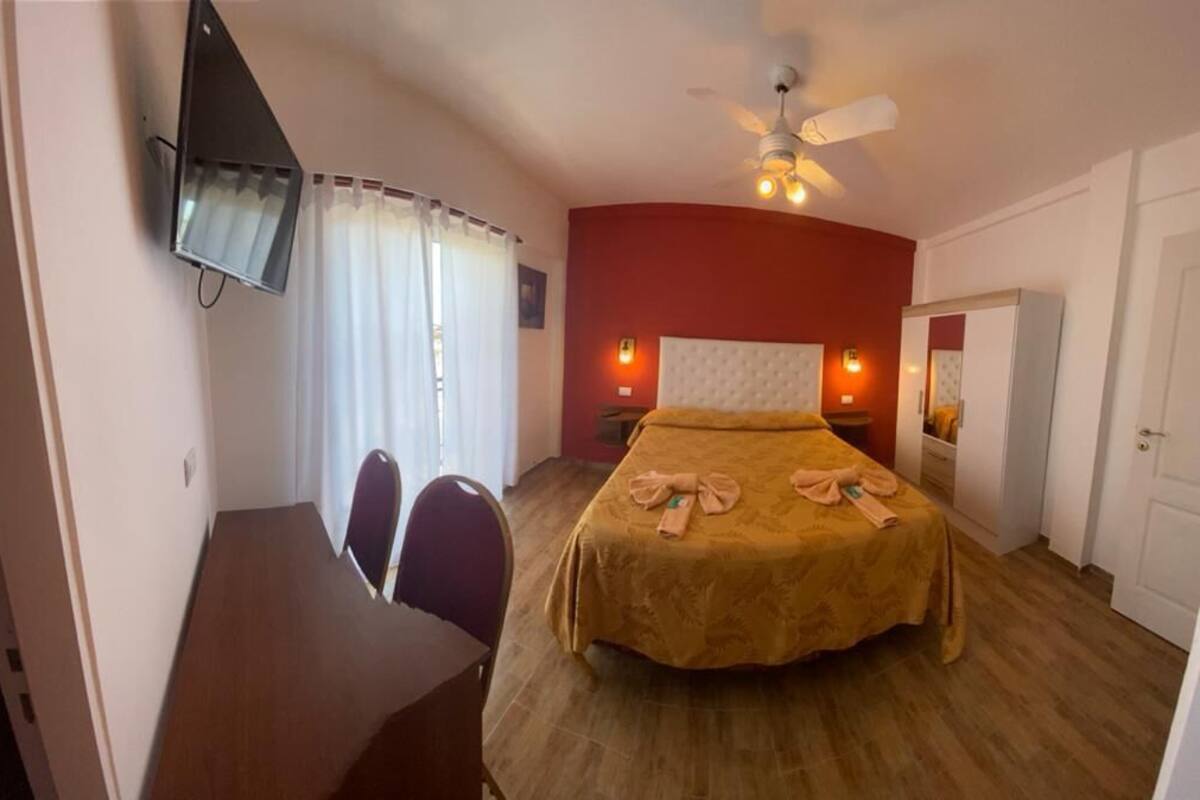 Quarto casal | Cofres nos quartos, Wi-Fi de cortesia, roupa de cama