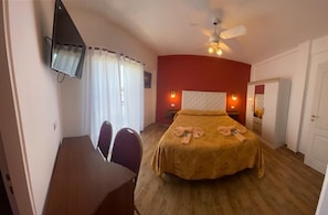 Quarto casal | Cofres nos quartos, Wi-Fi de cortesia, roupa de cama