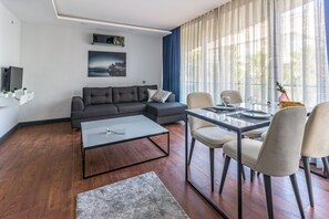 Deluxe Suite | Living room | LED TV
