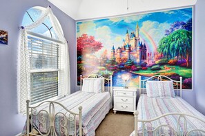 6 bedrooms, in-room safe, iron/ironing board, travel cot