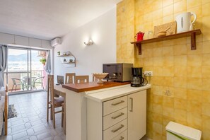 Fridge, microwave, coffee/tea maker, electric kettle