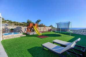 Children’s area - Villa Grand View - 7 bedrooms, private pool, jacuzzi, playground and beaches nearby by MyWaycation (Dvornice)