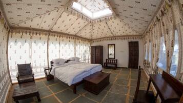 Classic Tent | Peralatan tempat tidur premium, dilengkapkan perabot secara berasingan