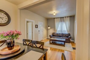 TV, peis og kontorer