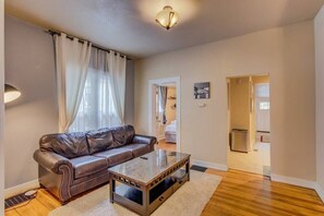 TV, peis og kontorer