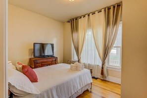 2 habitaciones, tabla de planchar con plancha, wifi y ropa de cama 