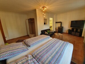 3 bedrooms, in-room safe, iron/ironing board, free WiFi - Vacation with dog / hunting / golfing / spa vacation (Lócs)