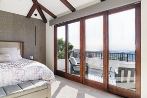 5 bedrooms, desk, iron/ironing board, WiFi