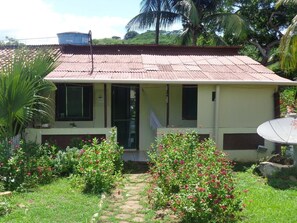 Vista frontal de la propiedad