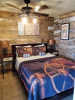 1 chambre, coffre-fort, fer et planche à repasser, lit de bébé portatif