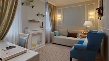 Junior Suite | Egyptian cotton sheets, premium bedding, in-room safe, desk