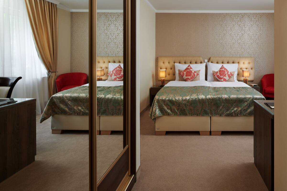 Comfort Room (GOLD) | Egyptian cotton sheets, premium bedding, in-room safe, desk