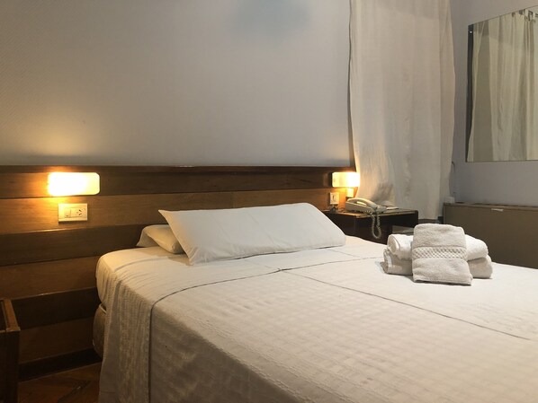 Classic-Einzelzimmer | Zimmersafe, Verdunkelungsvorhänge, kostenloses WLAN, Bettwäsche