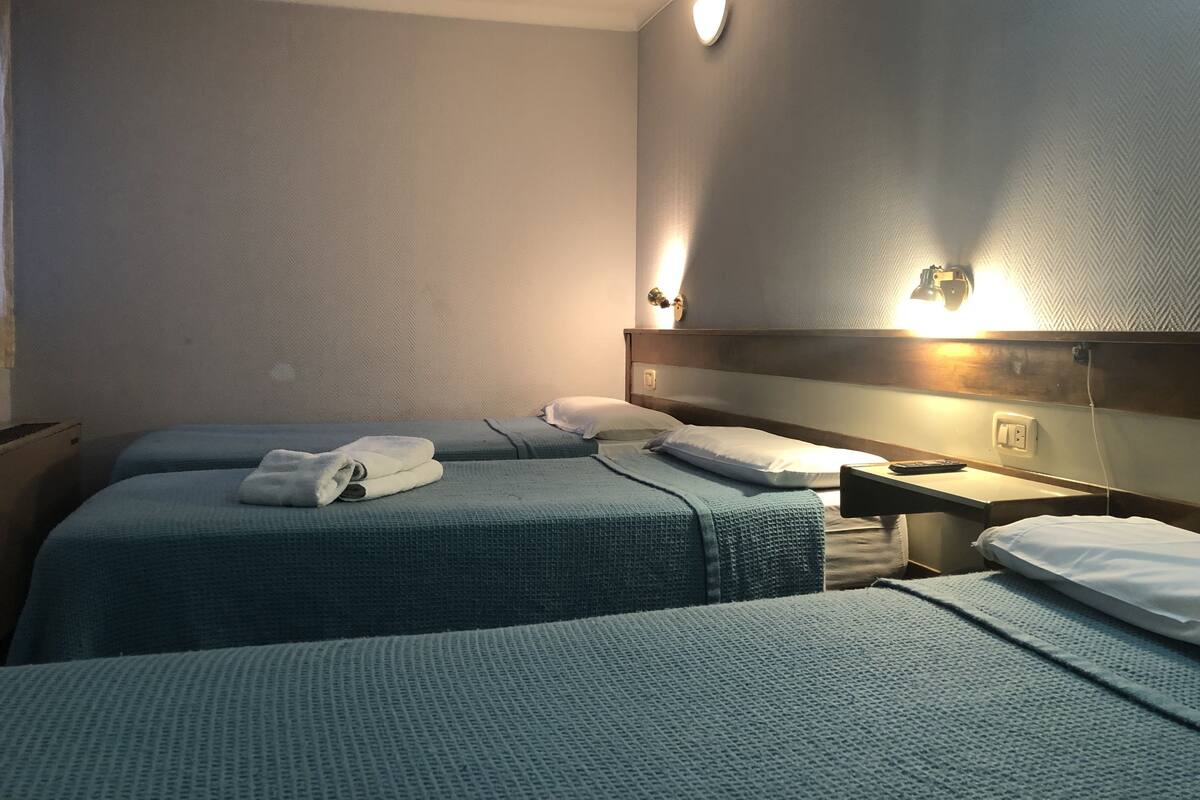 Traditional Quadruple Room | In-room safe, blackout drapes, WiFi (free), bed sheets