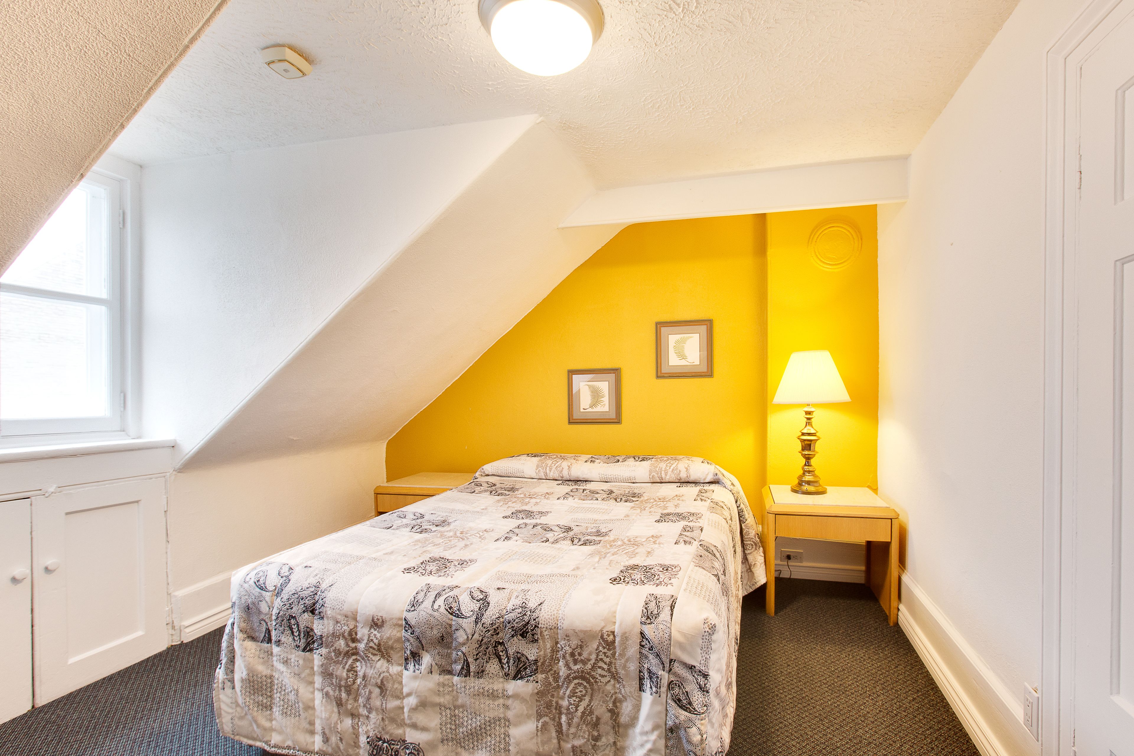 room, 1 queen bed, shared bathroom | free wifi, bed sheets