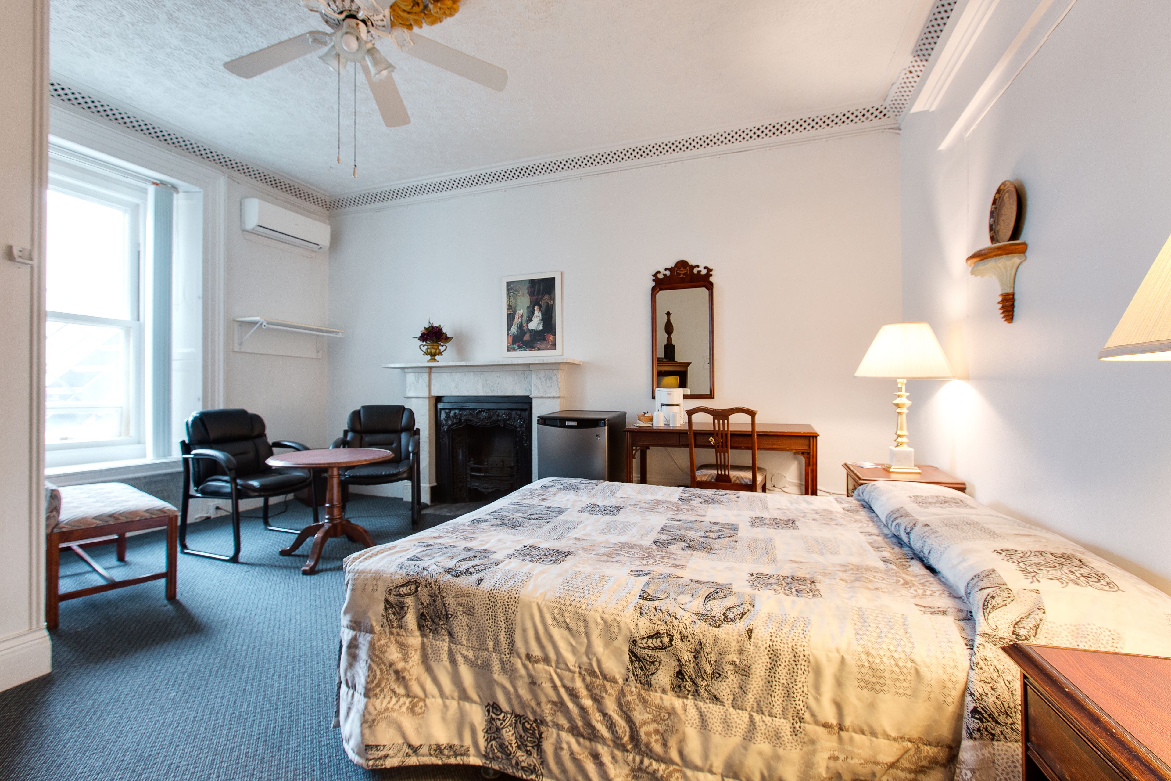 standard room, 1 queen bed, private separate bathroom | living area | tv