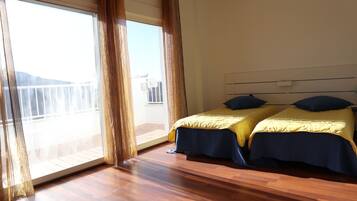 3 slaapkamers, een strijkplank/strijkijzer, wifi, beddengoed