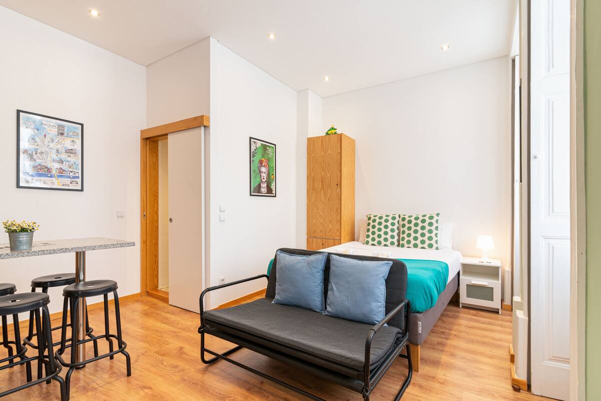 City Studio | Soundproofing, iron/ironing board, WiFi (free), bed sheets