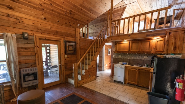 Desk, laptop workspace, free WiFi, individually furnished - Meramec River Resort (Cuba)