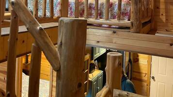 Nhà Tiêu chuẩn, không hút thuốc (Hawk) | Trang bị nội thất với thiết kế riêng biệt, bàn