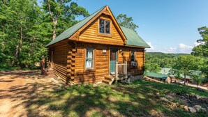 Exterior detail - Meramec River Resort (Cuba)
