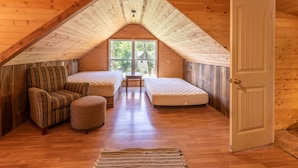Desk, laptop workspace, free WiFi, individually furnished - Meramec River Resort (Cuba)