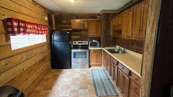 Nhà Tiêu chuẩn, không hút thuốc (Wolf - Main) | Bếp riêng | Bàn ăn