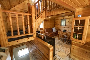 Standard House, Non Smoking (Hawk) | Living area | Flat-screen TV, computer monitors - Meramec River Resort (Cuba)