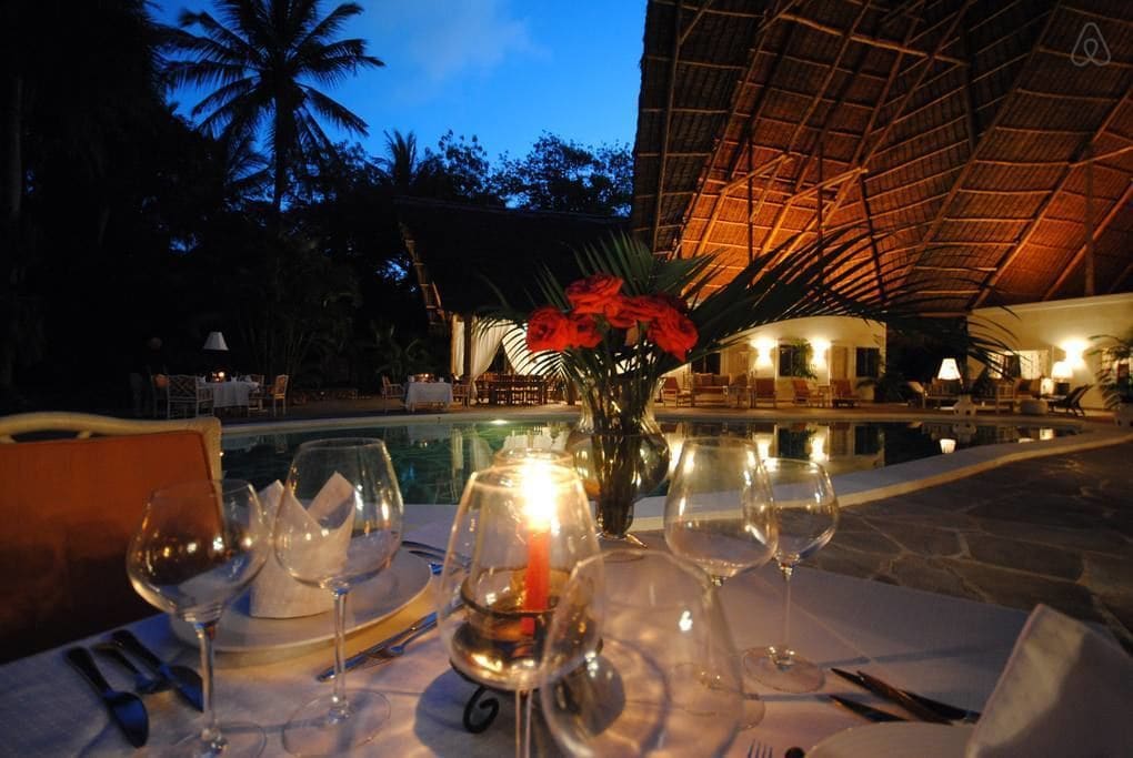 Se sirven desayunos, almuerzos, cenas y cocina local e internacional 