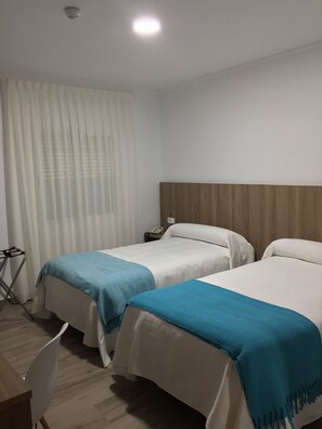 Double Room | Desk, blackout drapes, cribs/infant beds, rollaway beds - Hotel La Posada (Cartagena)