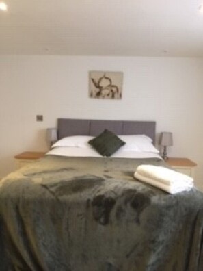 4 bedrooms, WiFi - DENNINGTON APARTMENTS,  4 YORK CITY CENTRE APARTMENTS (NEWLY REFURBED FOR 2019) (York)