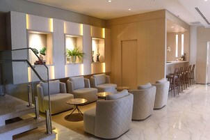 31-inch Smart TV with cable channels, TV