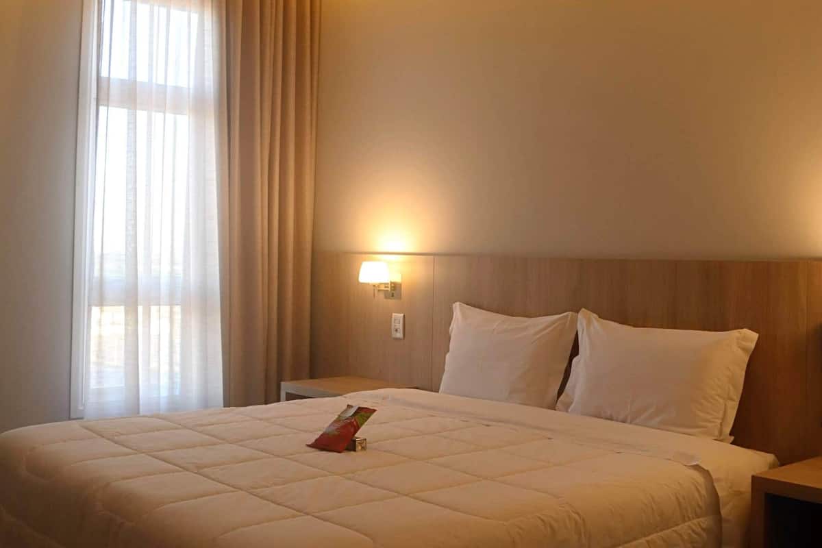 deluxe double room | egyptian cotton sheets, premium bedding, pillow-top beds, minibar