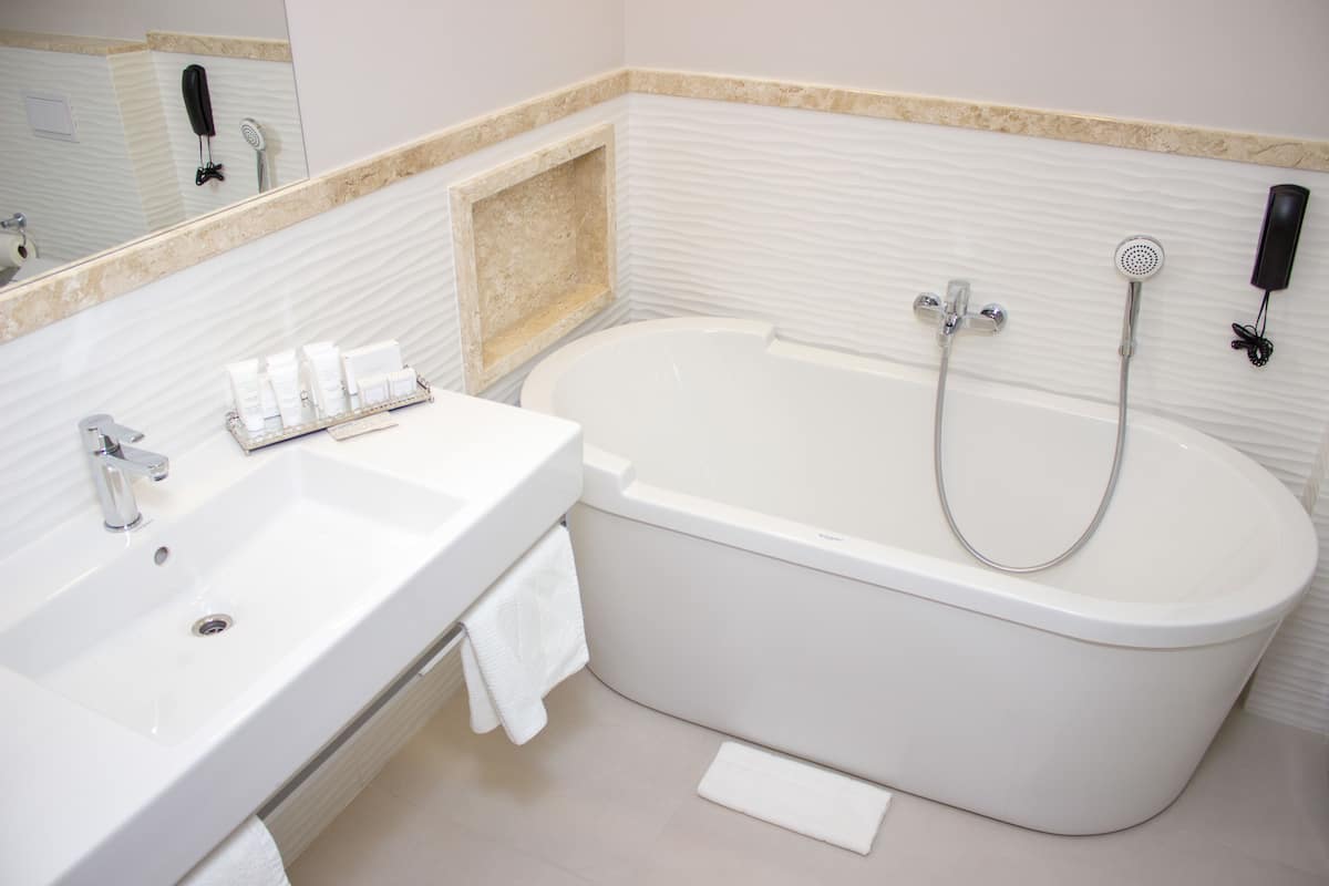 presidential suite | deep-soaking bathtub