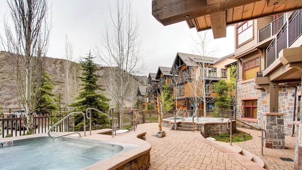 Outdoor spa tub - Capitol Peak Lodge 3417 (Snowmass Village)