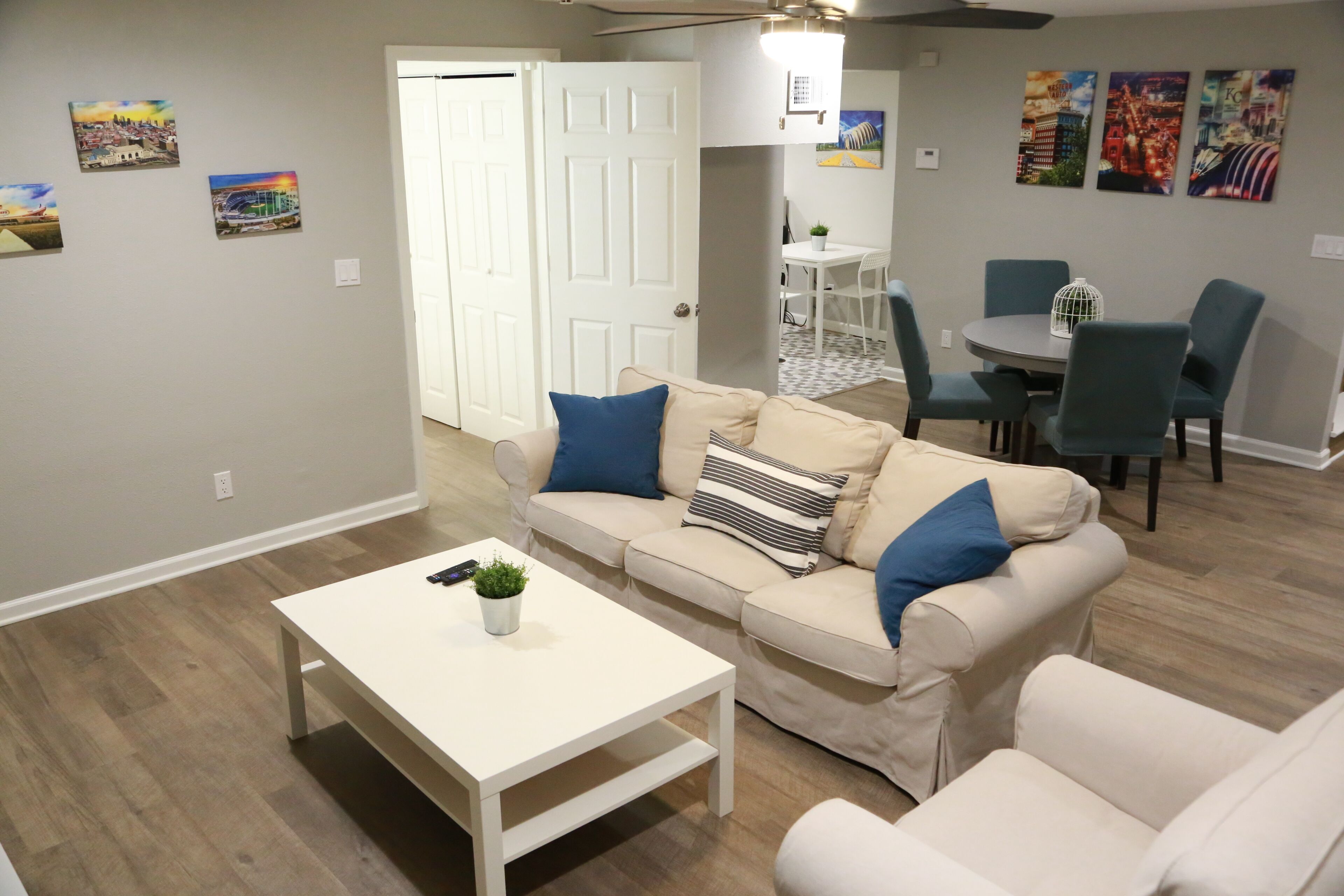 Spacious, cozy basement apartment w/kitchenette next to park and lake