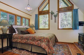 5 室のベッドルーム、デスク、アイロン / アイロン台、旅行用ベビーベッド