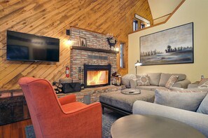 Smart TV, fireplace