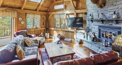 Timber frame home only 5 minutes from Windham Mountain - perfect for 2 families!